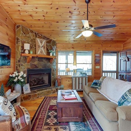 Blue Ridge Cozy Cabin In The Woods With Hot Tub! المظهر الخارجي الصورة