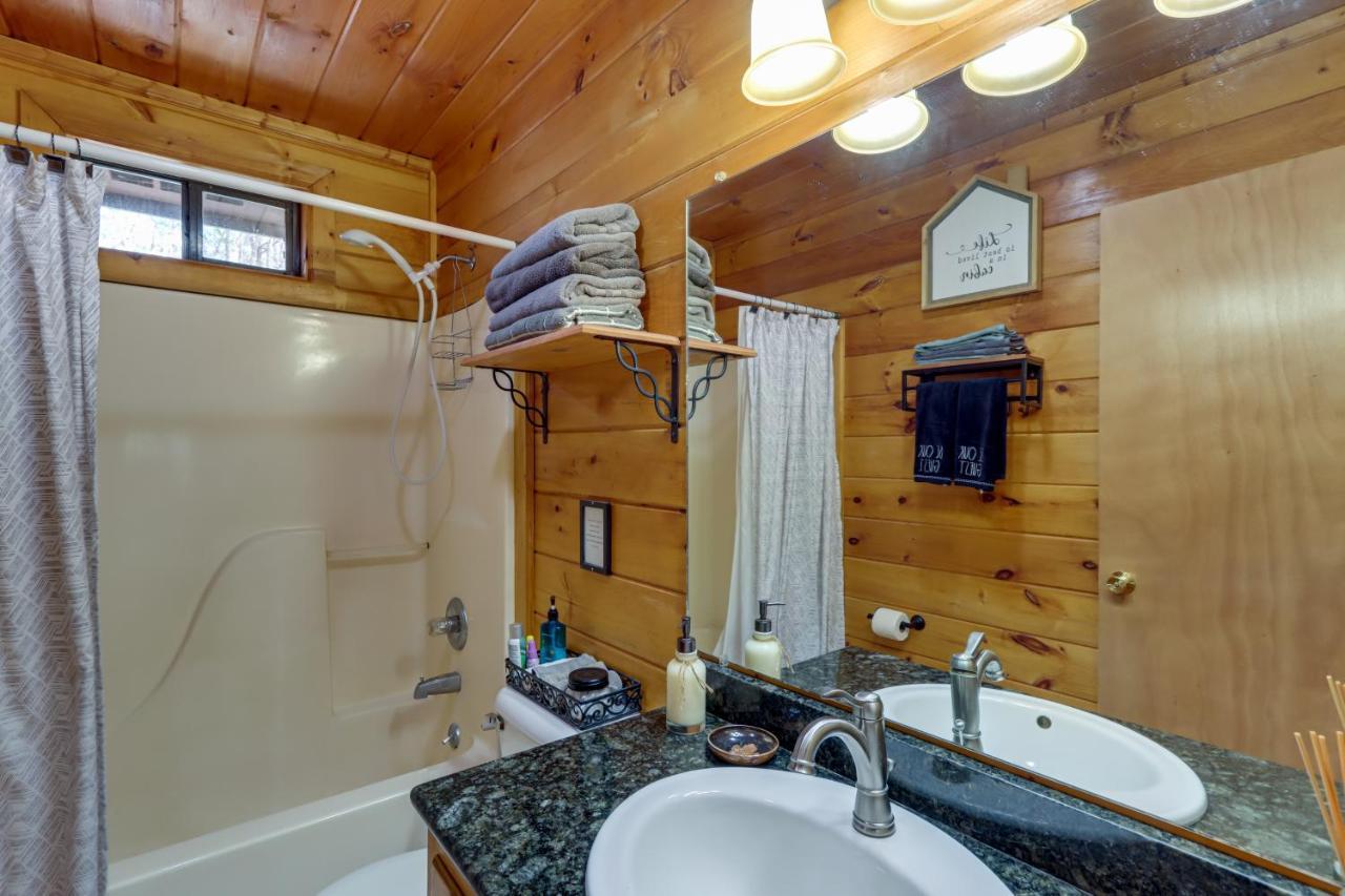 Blue Ridge Cozy Cabin In The Woods With Hot Tub! المظهر الخارجي الصورة